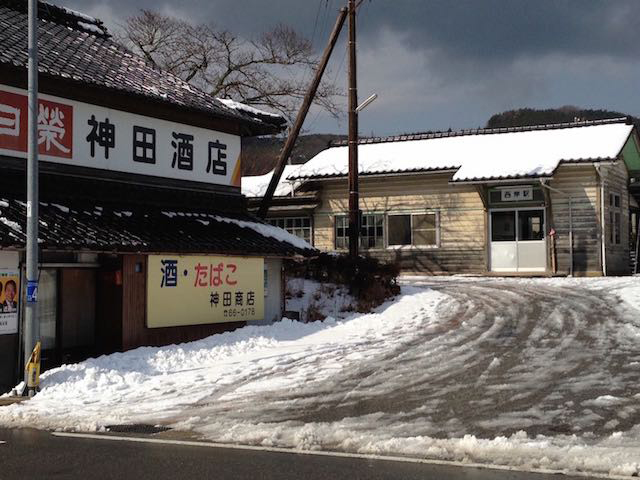 最寄り駅は、「のと鉄道七尾線」の「西岸駅」